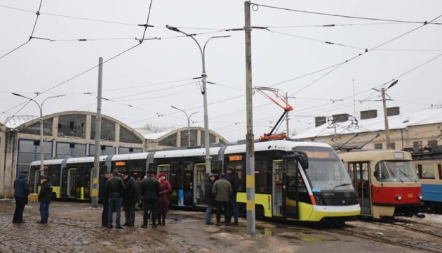 У Львові через негоду не курсують трамваї та тролейбуси