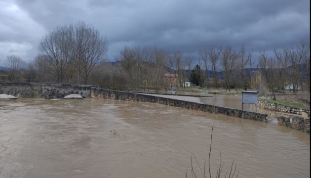 На севере Испании реки вышли из берегов, погиб человек