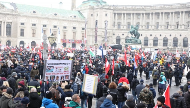 У Відні на мітинг проти обов’язкової COVID-вакцинації вийшли більш як 40 тисяч людей