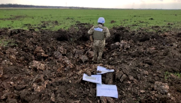 У прифронтових населених пунктах на сході знайшли щонайменше 12 стихійних поховань