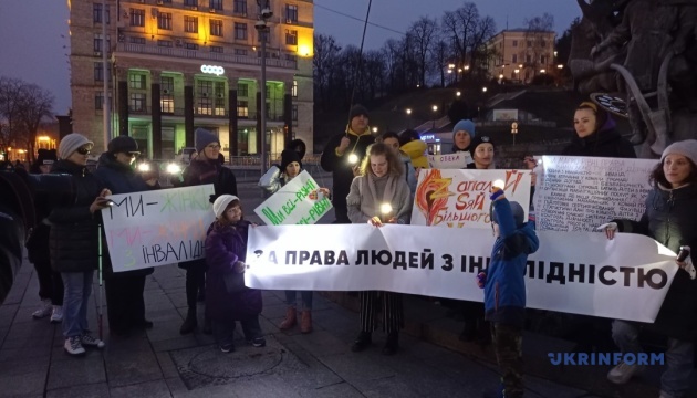 Lights for Rights: на Майдані Незалежності пройшла акція на підтримку людей з інвалідністю