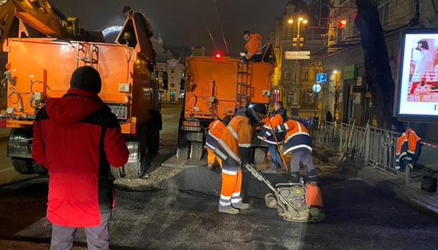 У Києві відновили рух бульваром Шевченка, перекритий через аварію водопроводу 