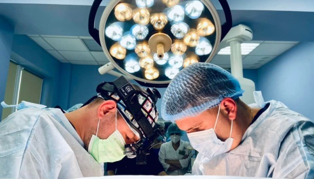 У Львові 15-річному підлітку трансплантували нирку від бабусі