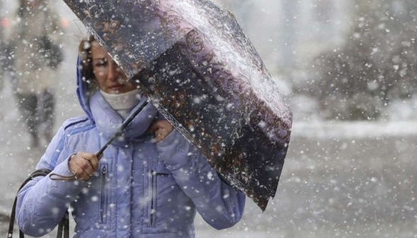 Мокрий сніг, дощ та ожеледиця: киян попереджають про погіршення погоди