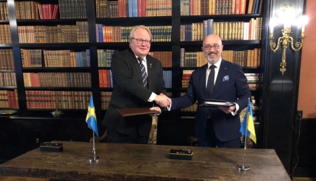 Україна і Швеція підписали оновлену угоду про оборонне співробітництво