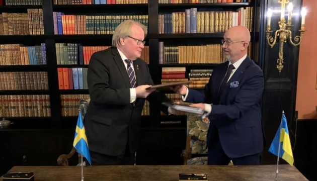 Die Ukraine und Schweden unterzeichnen aufgefrischtes Abkommen über Verteidigungskooperation 