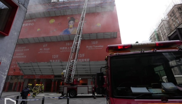 У Гонконзі горить хмарочос: сотні людей заблоковані в торговельному центрі