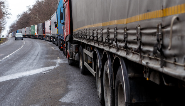 На кордоні з Польщею через акції протесту вантажівки стоять у заторах