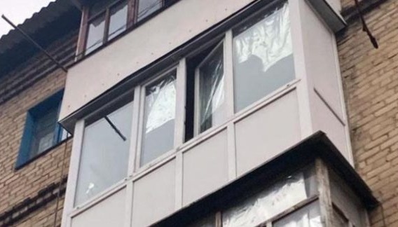 На Донеччині депутат стрибнув з вікна п’ятого поверху на очах семирічного сина
