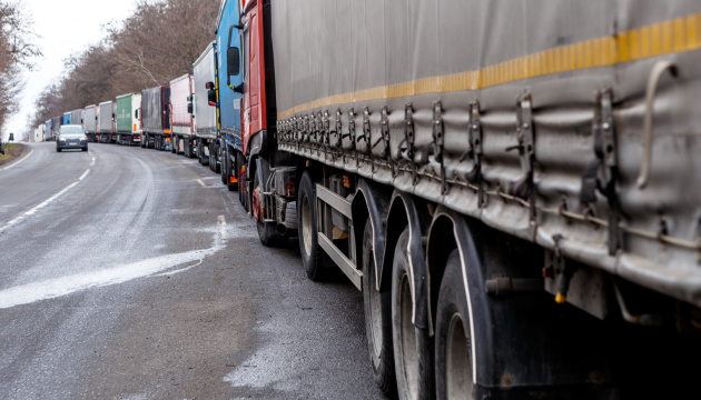 Польські перевізники продовжують блокувати рух вантажівок на пунктах пропуску
