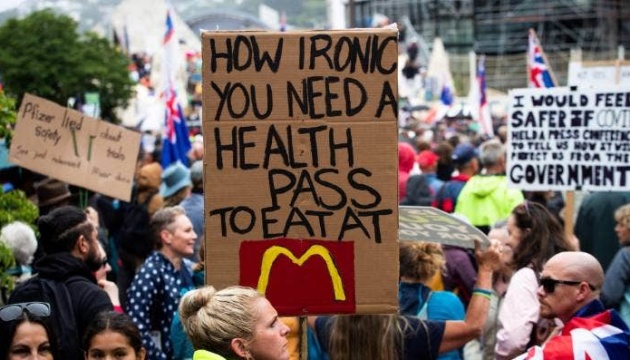 В Новой Зеландии прошли многотысячные COVID-протесты