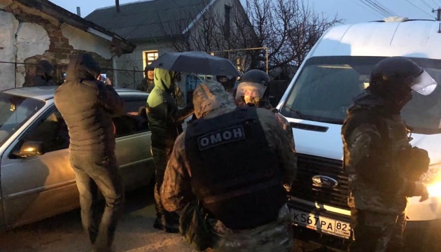 Затриманий окупантами після обшуку у Криму активіст повернувся додому