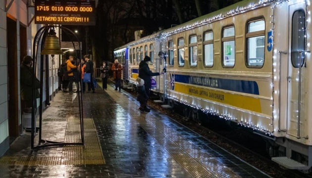 У Києві дитяча залізниця відкрила зимовий рух потягів