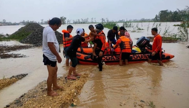 Щонайменше 33 людини загинули на Філіппінах внаслідок тайфуну Рей