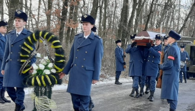 На Луганщині поховали розвідника, який загинув від кулі снайпера