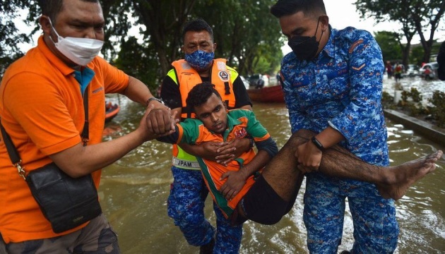 Внаслідок повеней у Малайзії загинули щонайменше 14 осіб