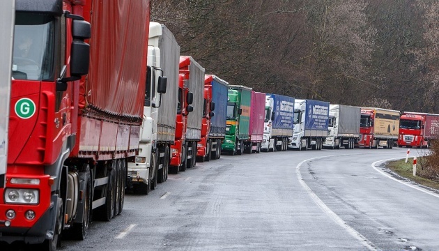 Heavy trucks banned from entering Kyiv amid adverse weather conditions