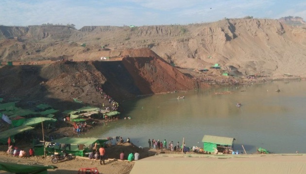 У М'янмі розшукують 70 гірників після зсуву на нефритовій шахті