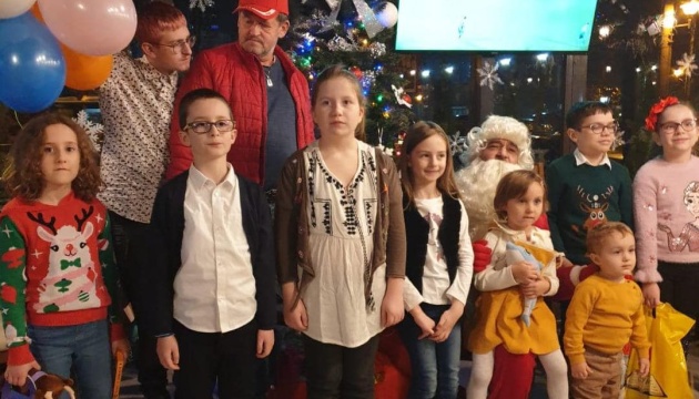 У Румунії діаспора організувала для дітей святковий новорічний захід