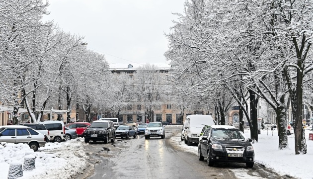 За неприбраний сніг у Києві минулої доби  склали майже 130 протоколів