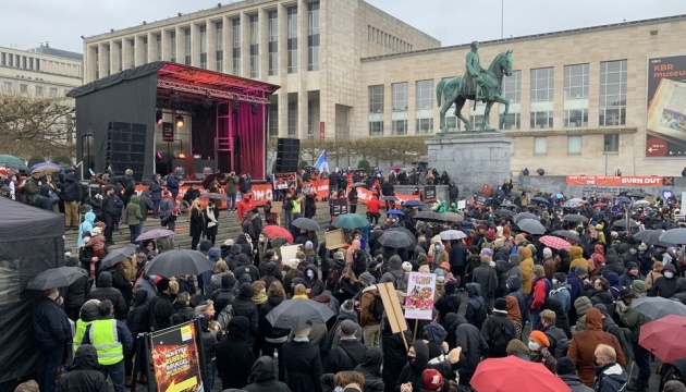 На антикарантинний протест у Брюсселі вийшли тисячі людей