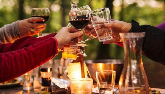 Як правильно вживати напої під час святкувань