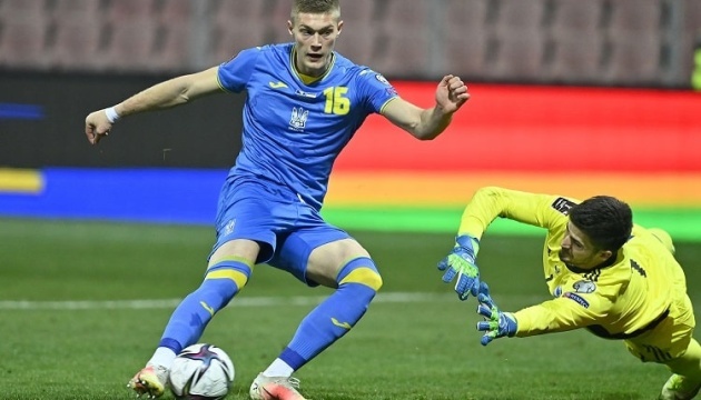 Гравці та тренери назвали Довбика найкращим футболістом УПЛ 2021 року Гравці та тренери назвали Довбика найкращим футболістом УПЛ 2021 року