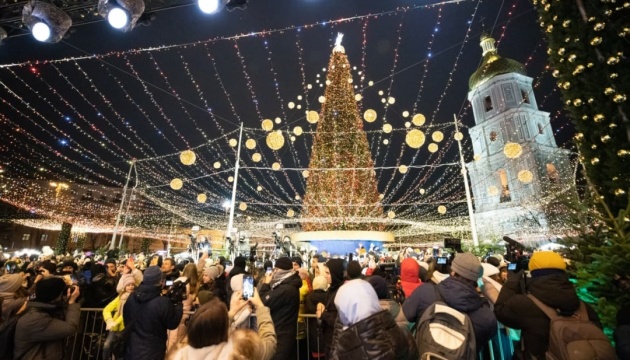 Головну ялинку на Софійській площі почнуть розбирати 17 січня