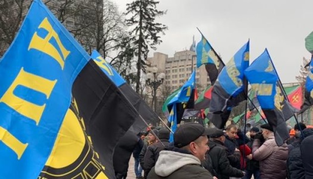 На шахті «Новодружеська» майже два тижні протестують гірники - вимагають зарплату 