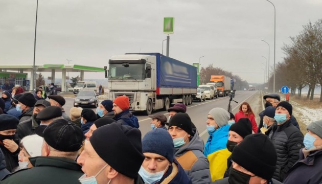 На Львівщині перекривали дорогу Київ-Чоп – вимагали не звільняти директора лісгоспу