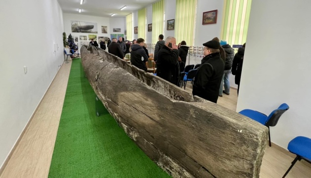 Сягає епохи Київської Русі: на Волині відкрили музей унікального човна