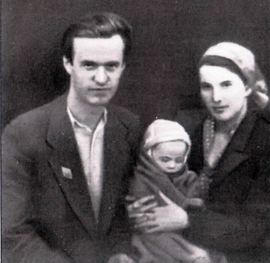 із дружиною Людмилою Півторадною та сином Олесем, 1959 р.