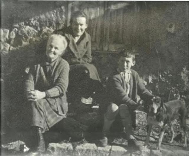 Марія Скобцова з матір'ю та сином, фото початку 30-х років