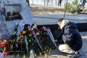 イランによるウクライナ機撃墜から２年　キーウにて市民が犠牲者追悼