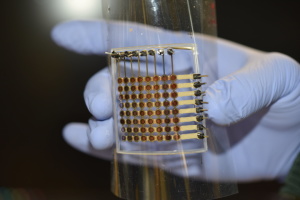 Гибкий OLED-дисплей впервые распечатали на принтере