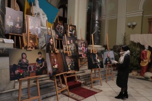 Во Львове открыли выставку французского фотографа в память о погибших воинах