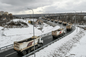 Через негоду припинили оформлення вантажівок у двох пунктах пропуску на кордоні з Молдовою