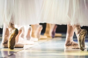 На Черкащині жінки безкоштовно опановують основи балету 