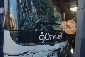 Автобус Одесса-Киев столкнулся с четырьмя легковушками