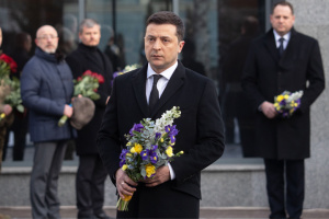 Dirigentes de Ucrania honran la memoria de los 'cíborgs' del aeropuerto de Donetsk