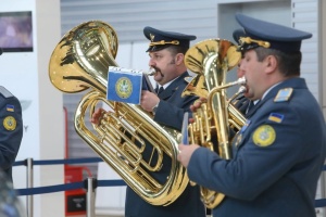В аэропорту Харькова выступлением оркестра почтили «киборгов» из ДАП