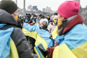 У Києві через Дніпро утворили «живий ланцюг Соборності»