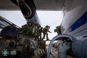 Антитеррористические учения: под Киевом силовики освобождали «заложников» из самолета