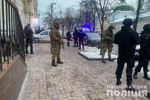 У центрі Києва біля банку стався конфлікт - стріляли з автомата