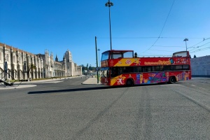Украиноязычные аудиогиды заработали на автобусных экскурсиях в трех городах Португалии