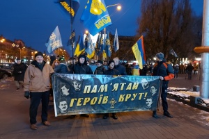 В Запорожье состоялось факельное шествие памяти героев Крут