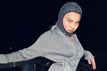 Madonna éblouissante en cagoule créée par un couturier ukrainien