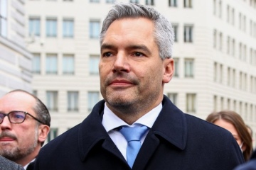 Canciller de Austria pide seguir apoyando a Ucrania