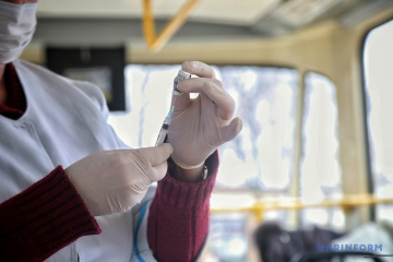 Más de 65.000 personas en Ucrania vacunadas contra la COVID-19 en un día