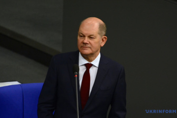 Scholz says Germany helping Ukraine more than Britain